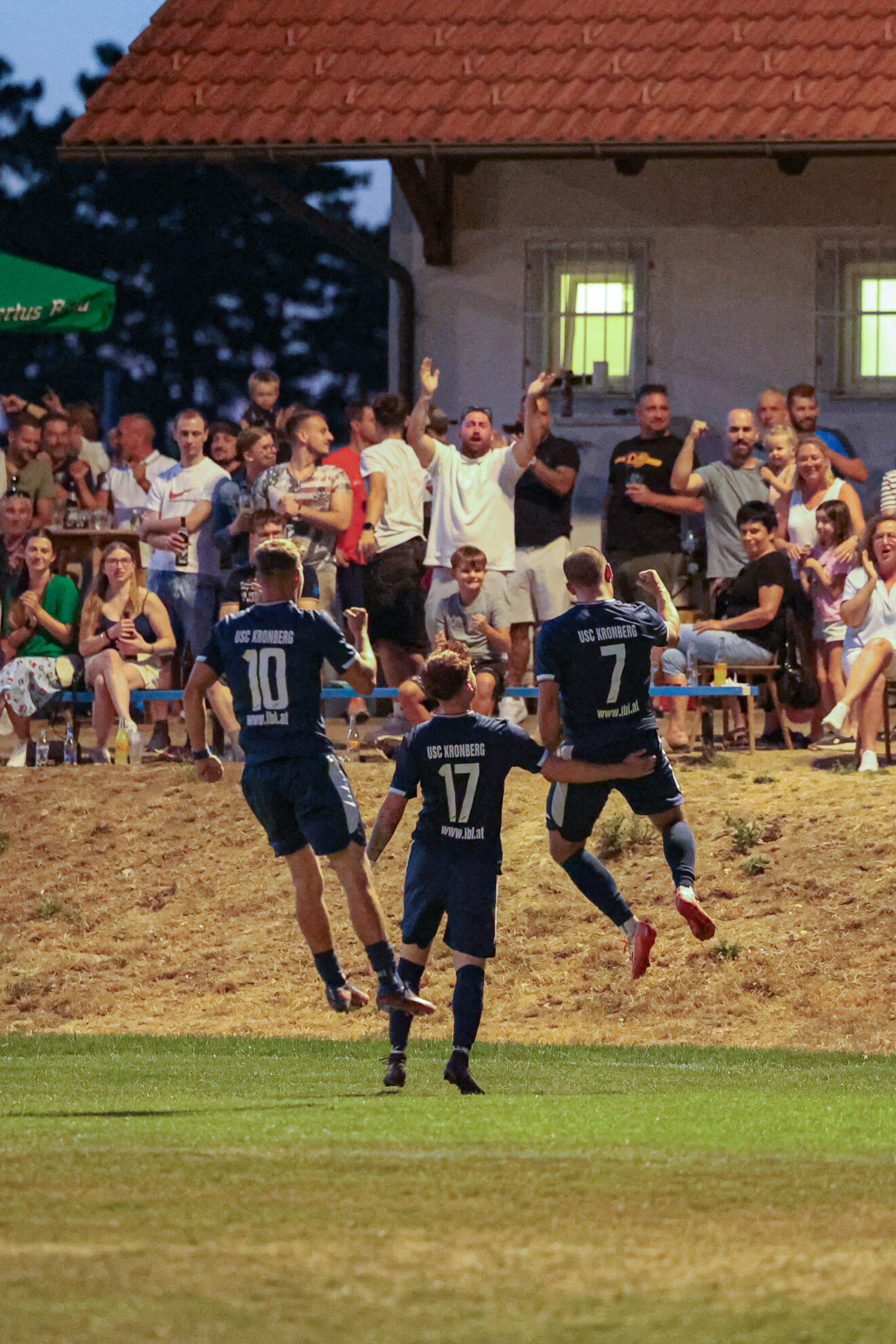 Kronberg lässt Marchegg in vier Minuten explodieren – 3:0 zum Saisonauftakt