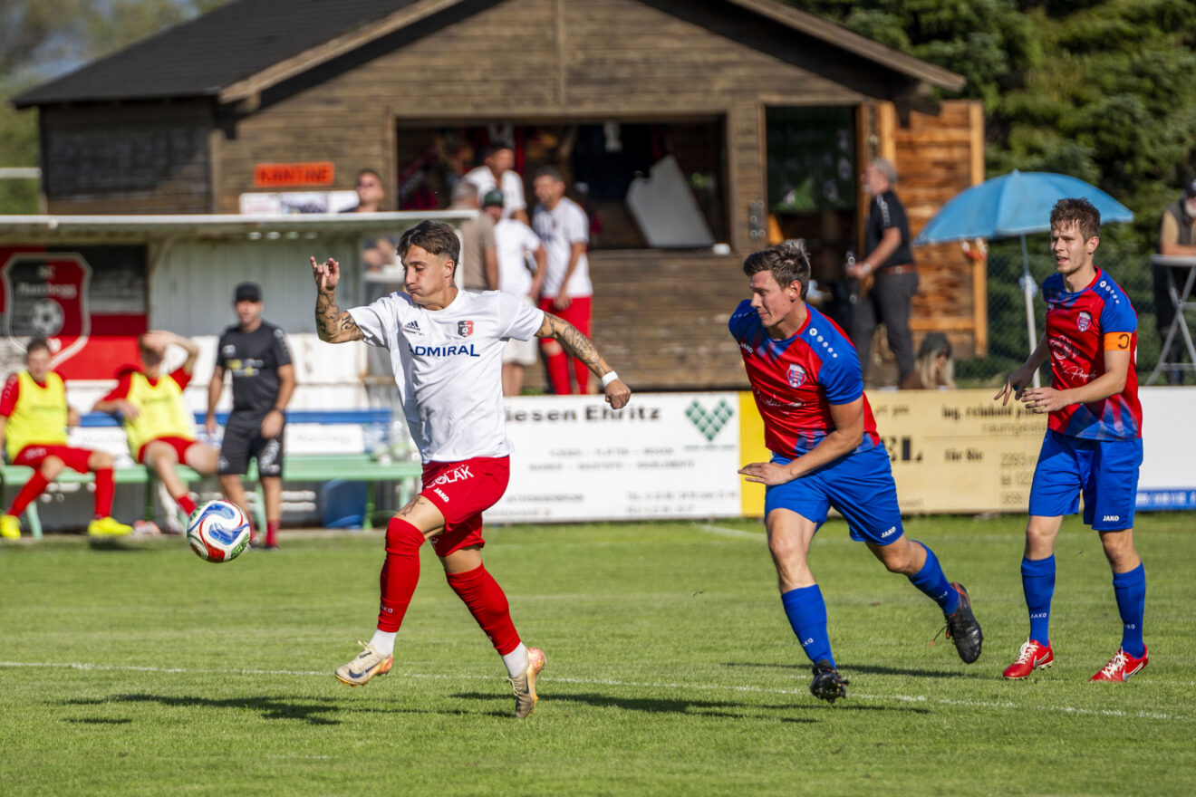 Marchegg lauert, Schrick trifft nicht — 2:1 im Kampf um Punkte