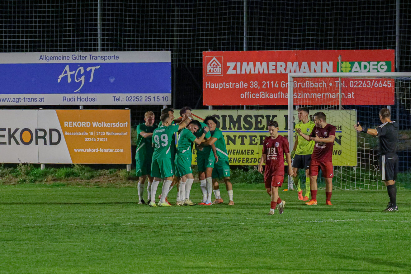 Doppelschlag kurz vor der Pause entscheidet das Spitzenspiel — Auersthal gewinnt 0:4 in Kronberg